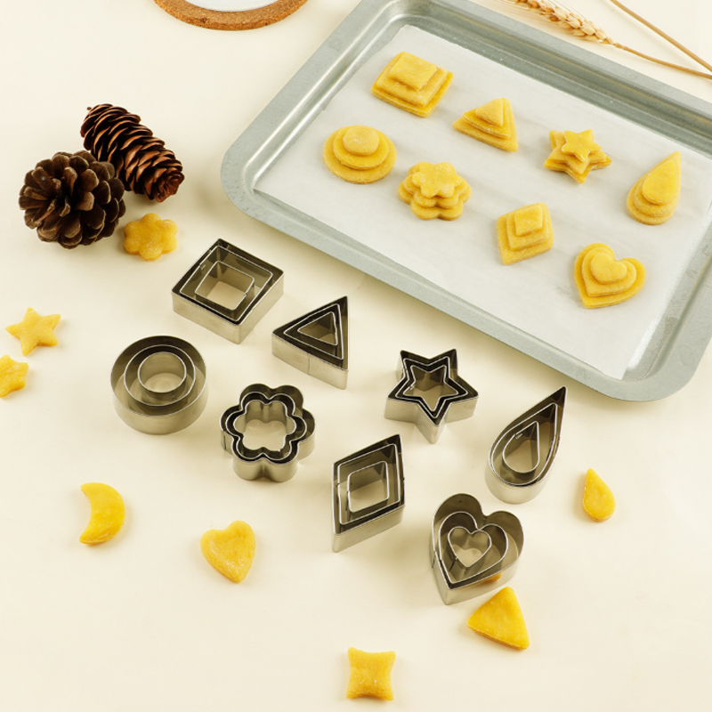 12/30 個ステンレス鋼ミニクッキーカッターセット幾何学的 - Kitchen Baking Set のレビューと価格